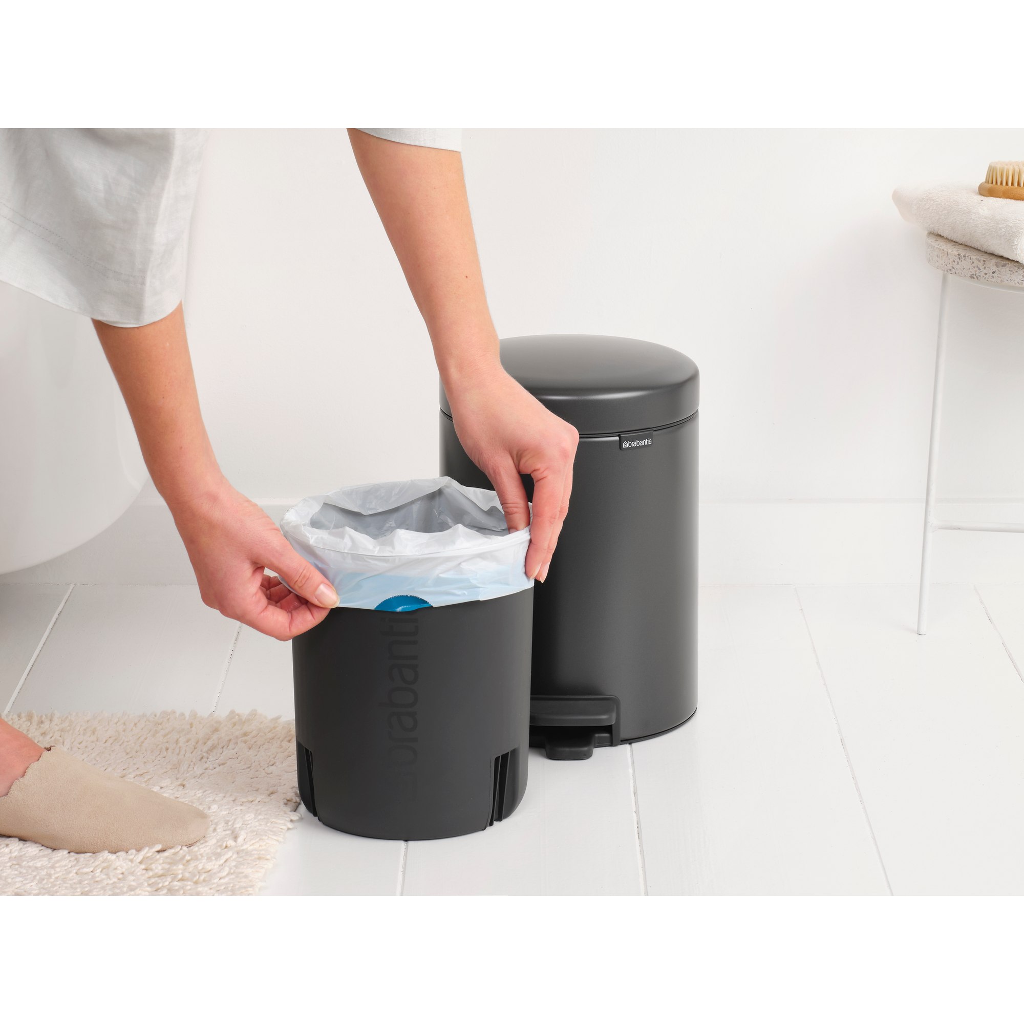 BRABANTIA atkritumu tvertne ar pedāli NewIcon, 5L, Confident Grey - Image 9