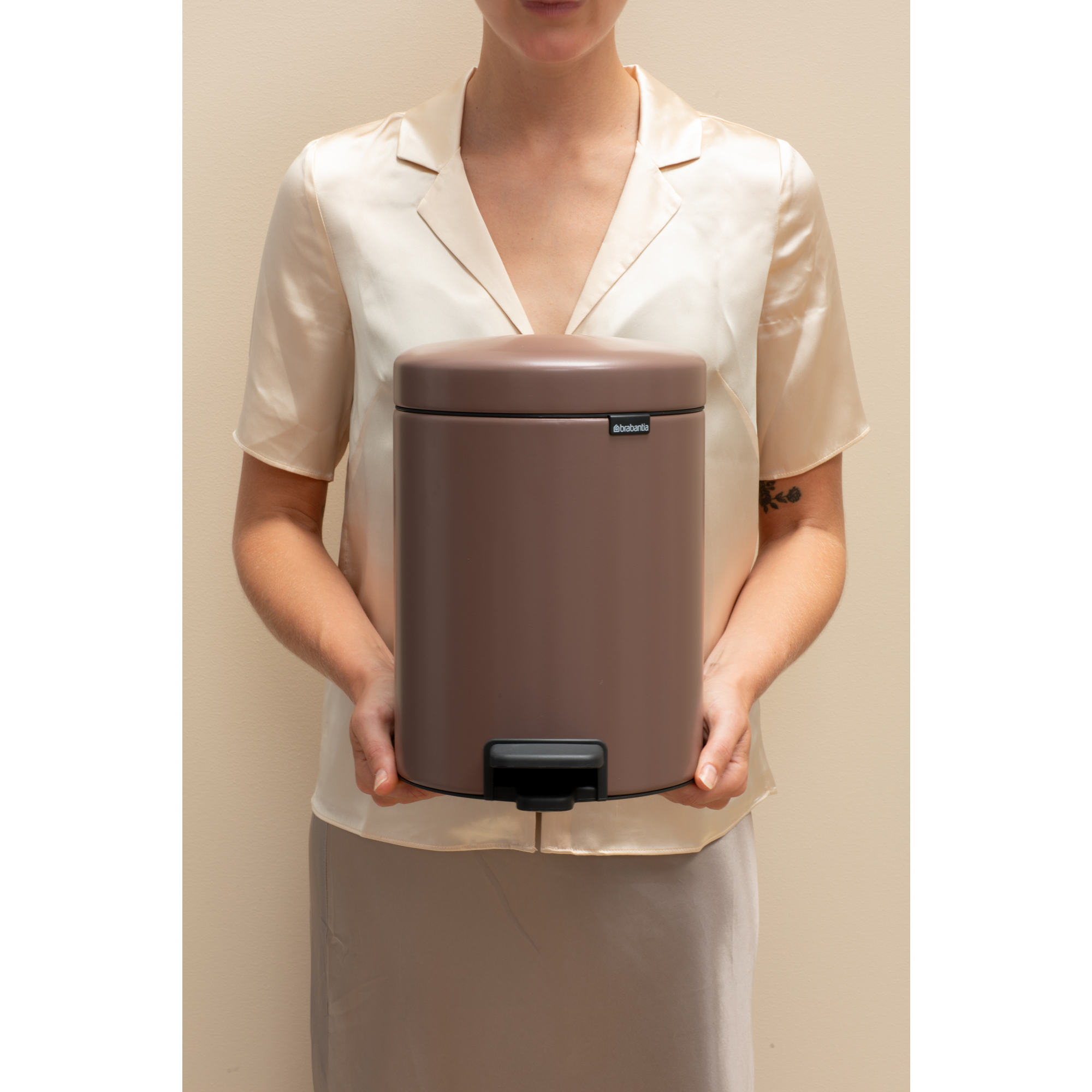 BRABANTIA atkritumu tvertne ar pedāli NewIcon, 5L, Satin Taupe - Image 8